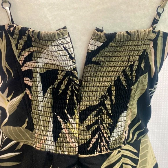 Volcom wrap romper. Excellent condition, never worn - Picture 5 of 8